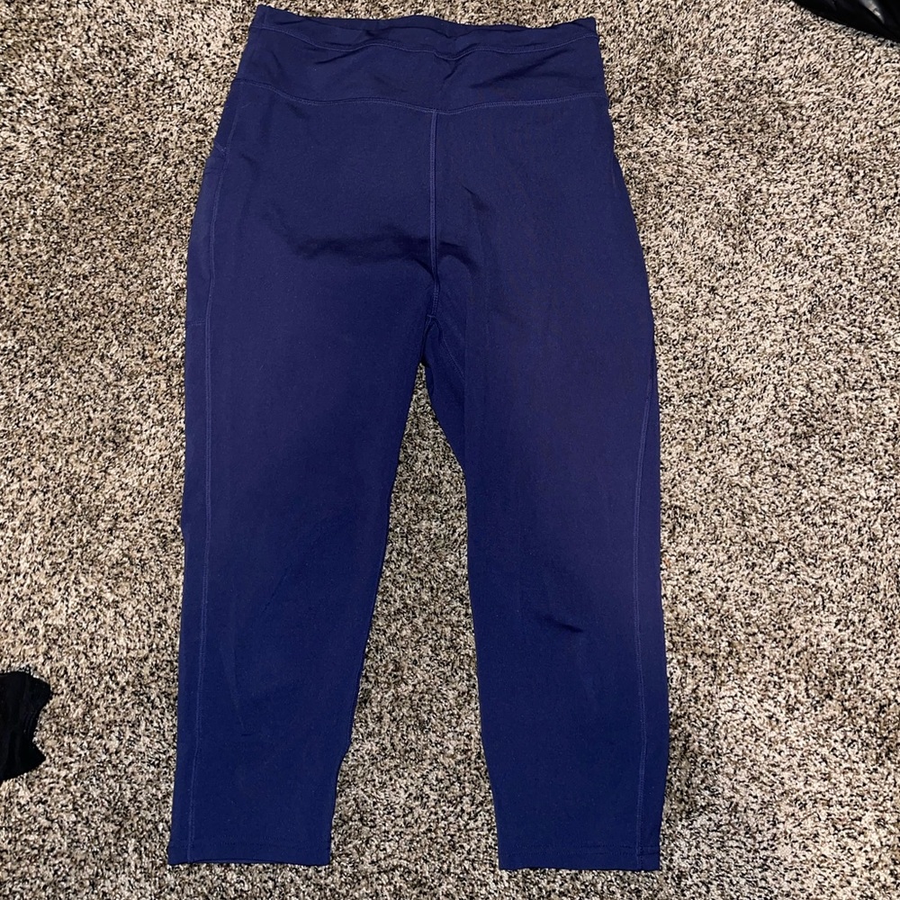 Women’s pop fit capri leggings, size large